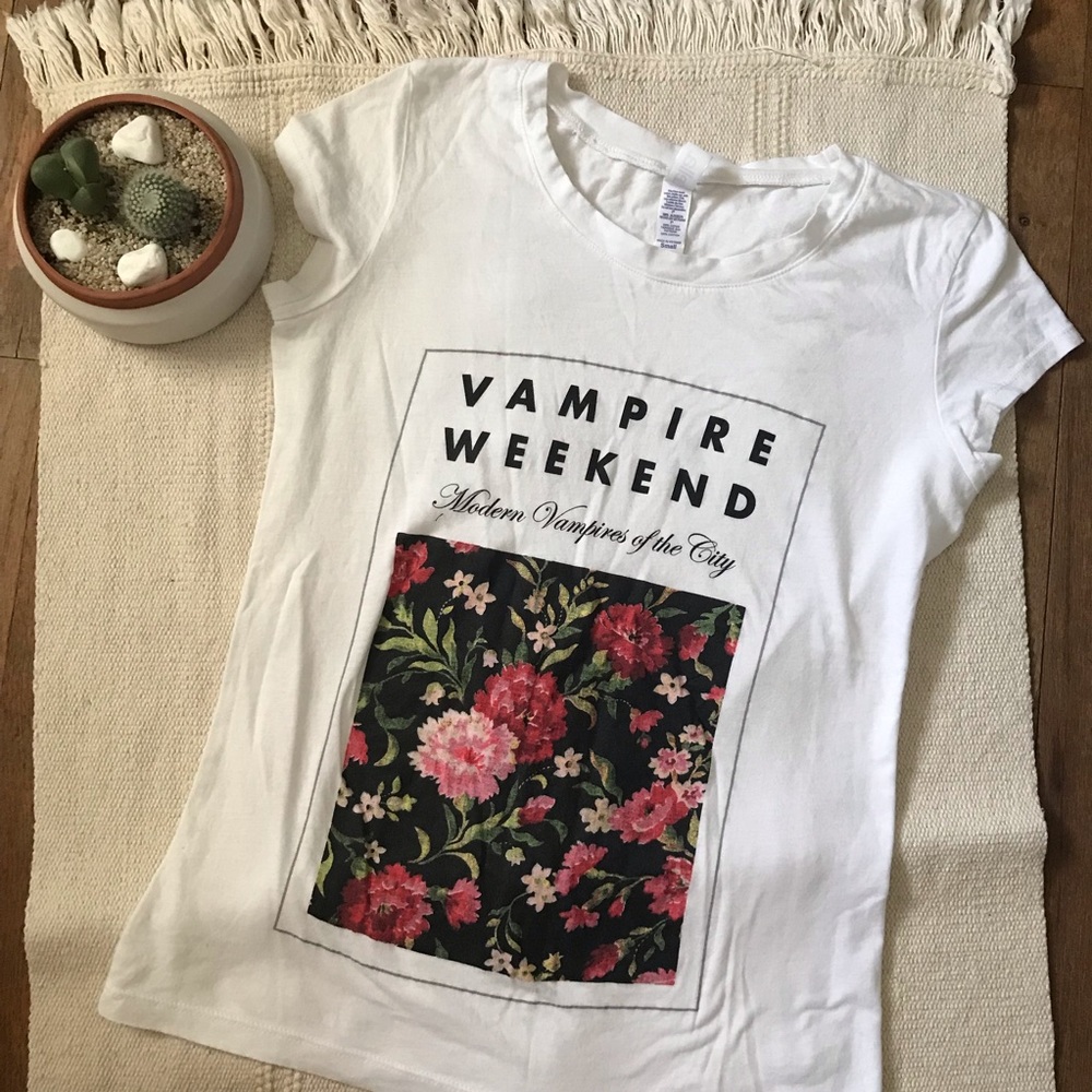 BAND TEE • VAMPIRE WEEKEND